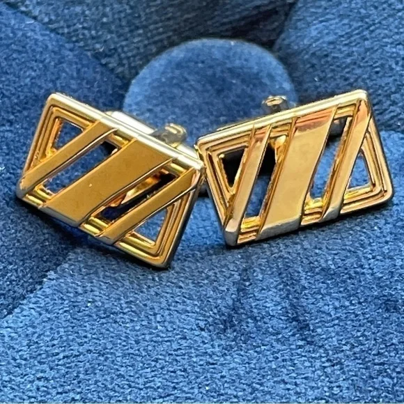 Shields Fifth Avenue Gold Rectangle Cufflinks - Picture 11 of 13